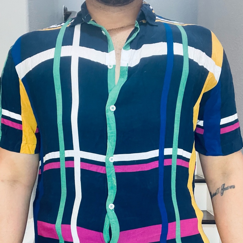 Short sleeve button down